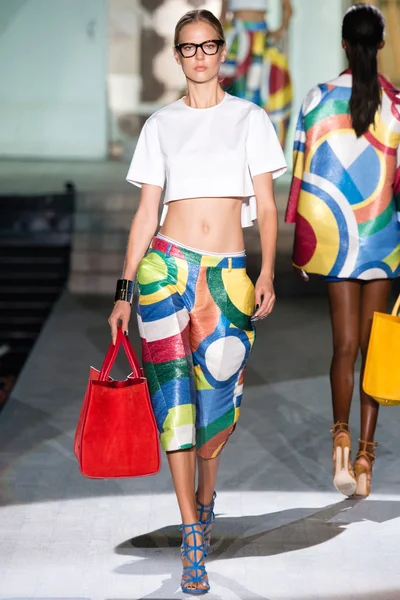 Look 3
